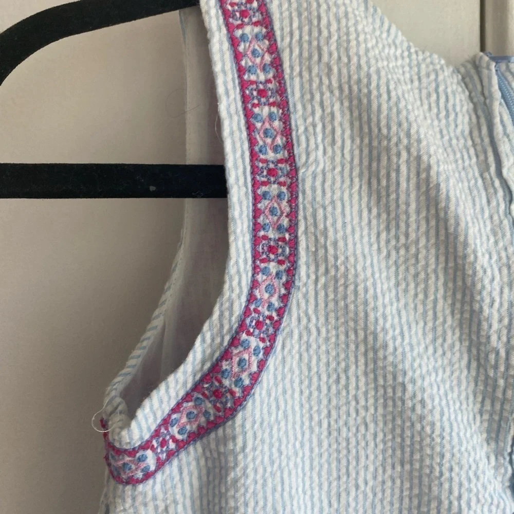 Vineyard Vines girls size 10 seersucker blue & white striped shift dress